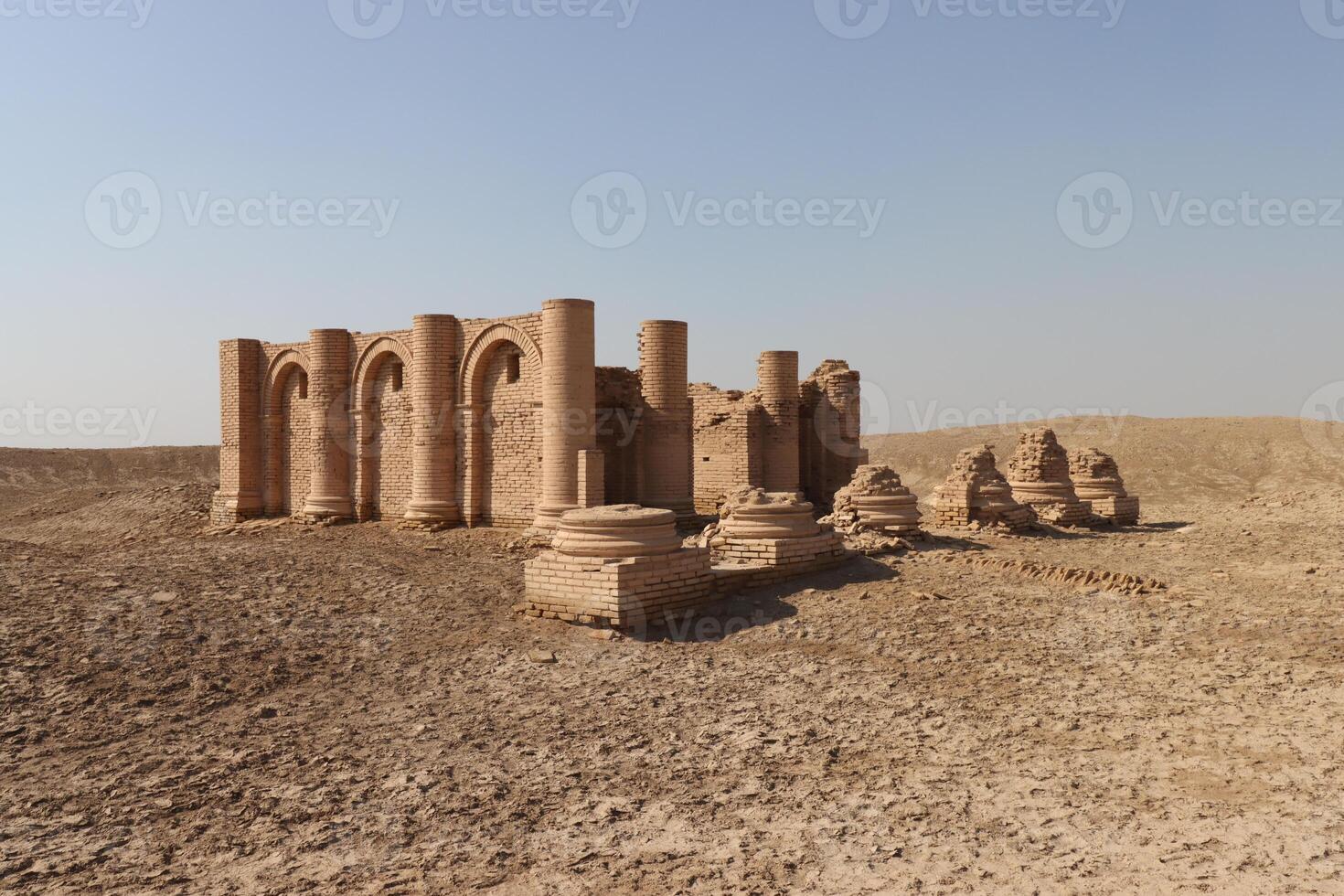 garius temple in uruk city photo