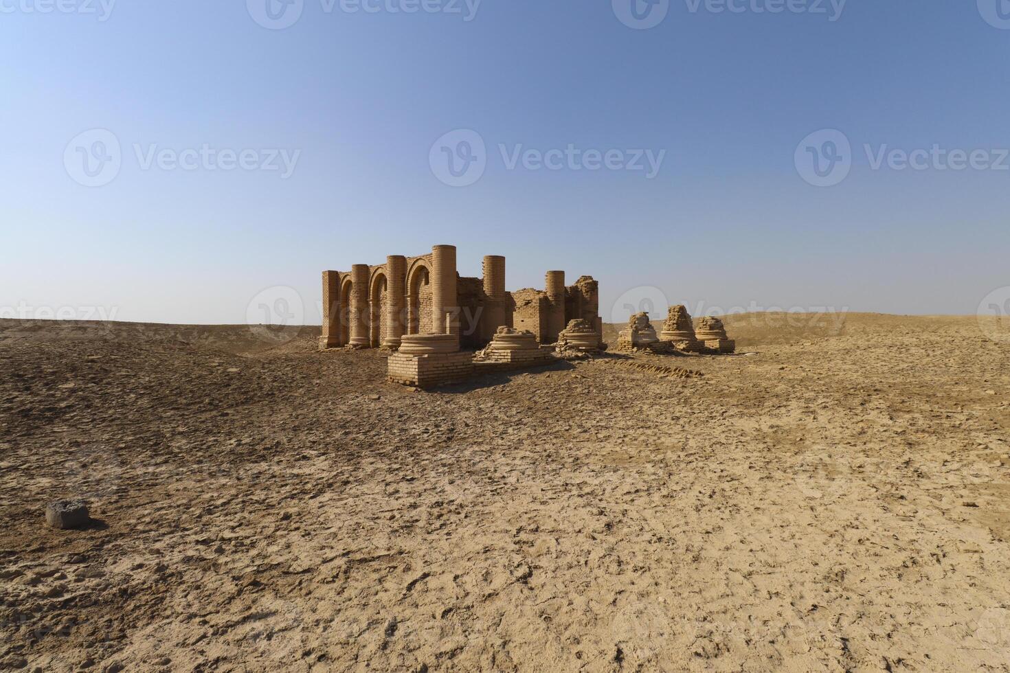 garius temple in uruk city photo