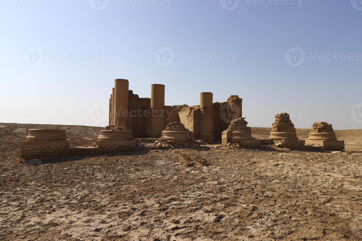 garius temple in uruk city photo