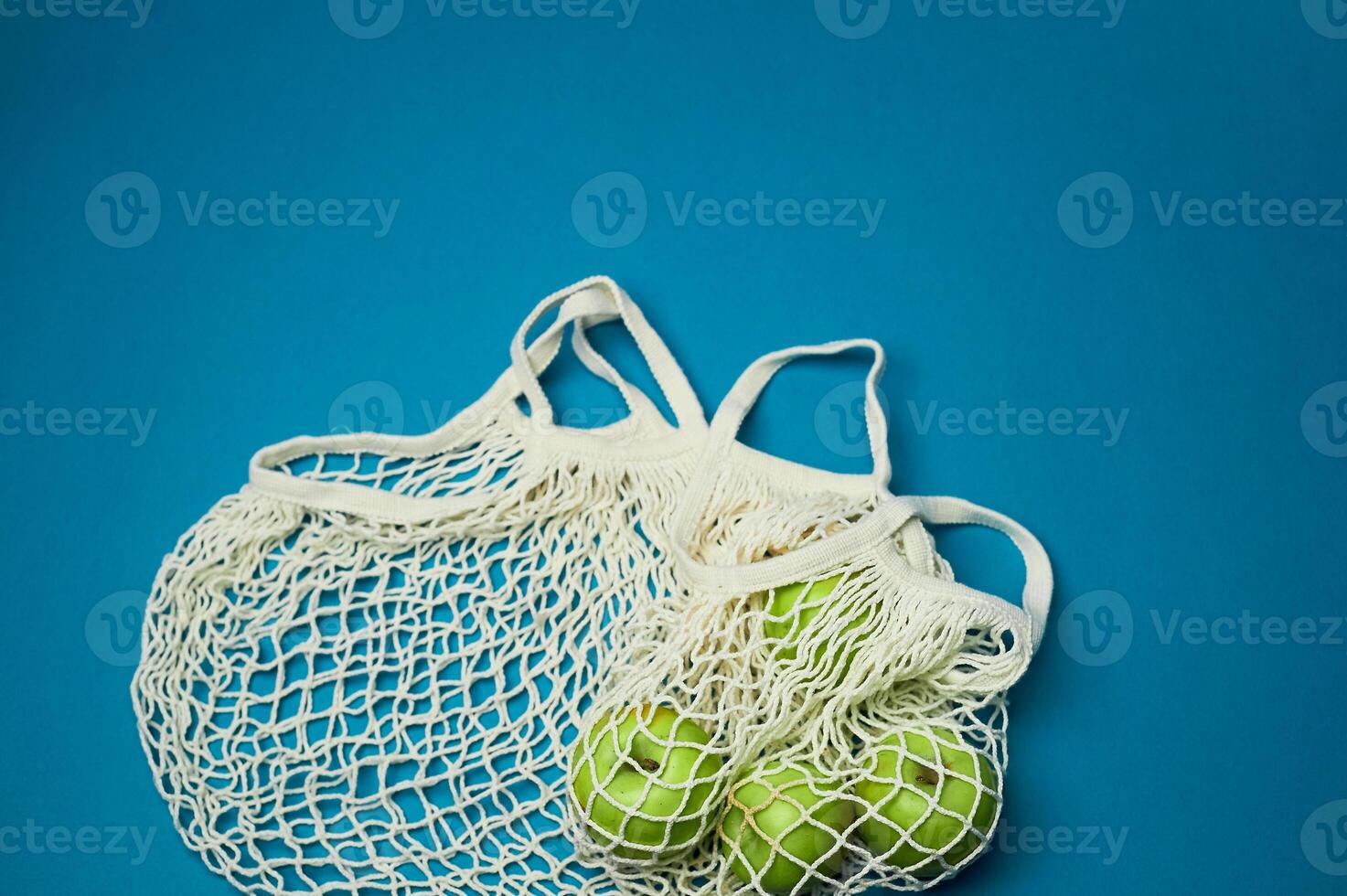 Avoska, mesh with apples. Replacing plastic bags. Taking care of the environment. Healthy eating. photo
