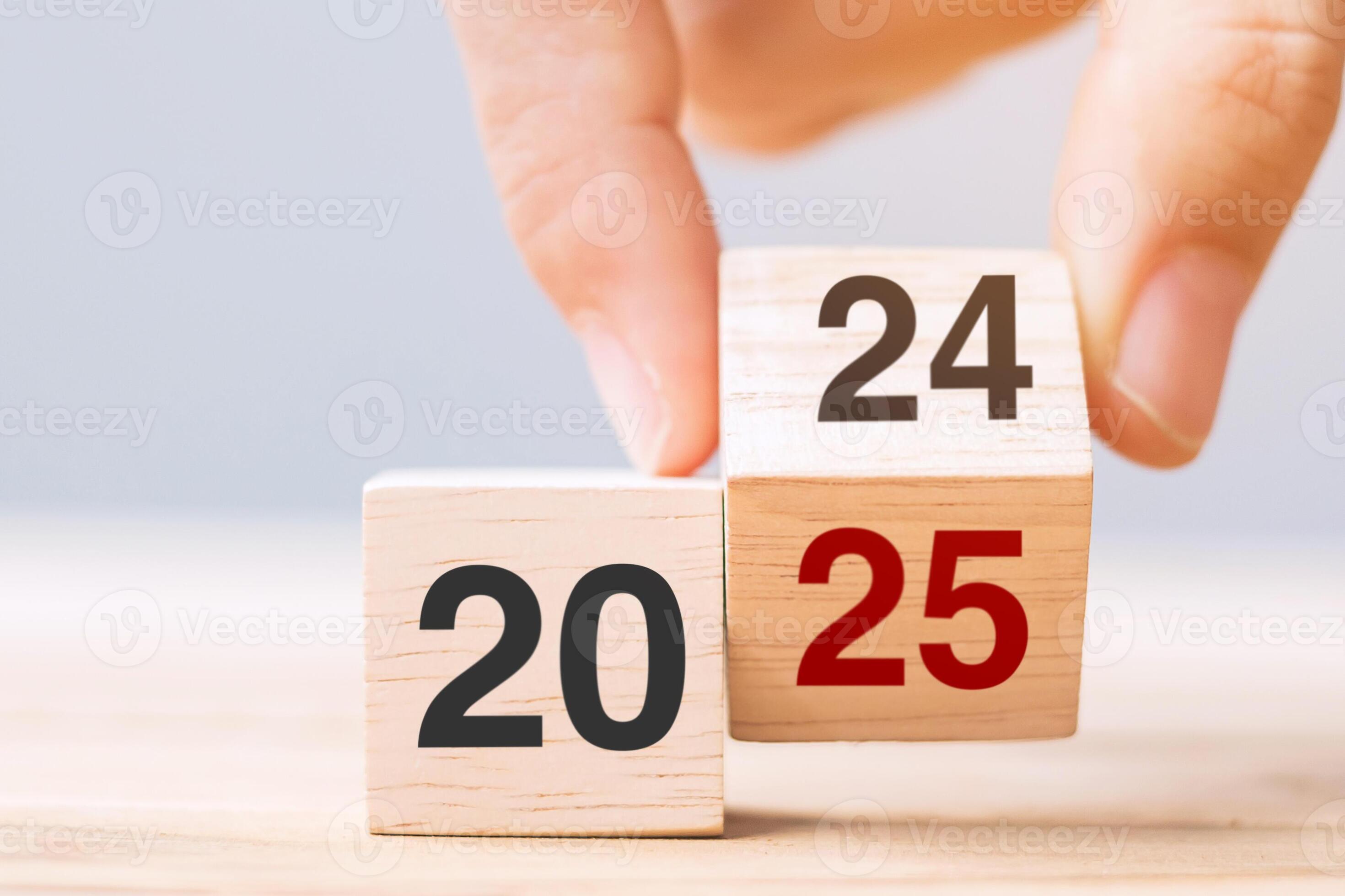hand flip cube block 2024 to 2025 text on table. Resolution, review, strategy, end year, goal
