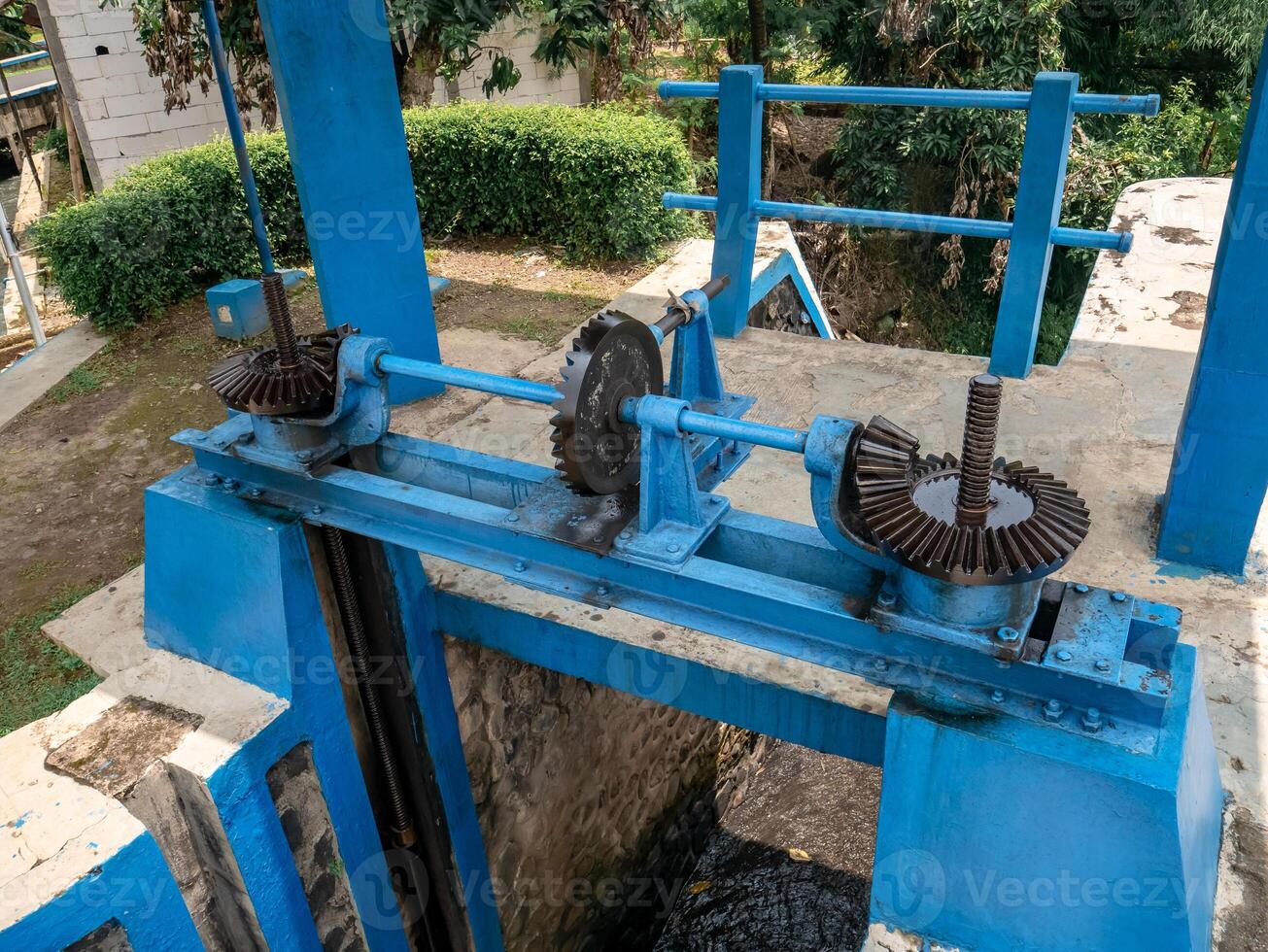 a water gate mechanism used to regulate water discharge in a dam photo