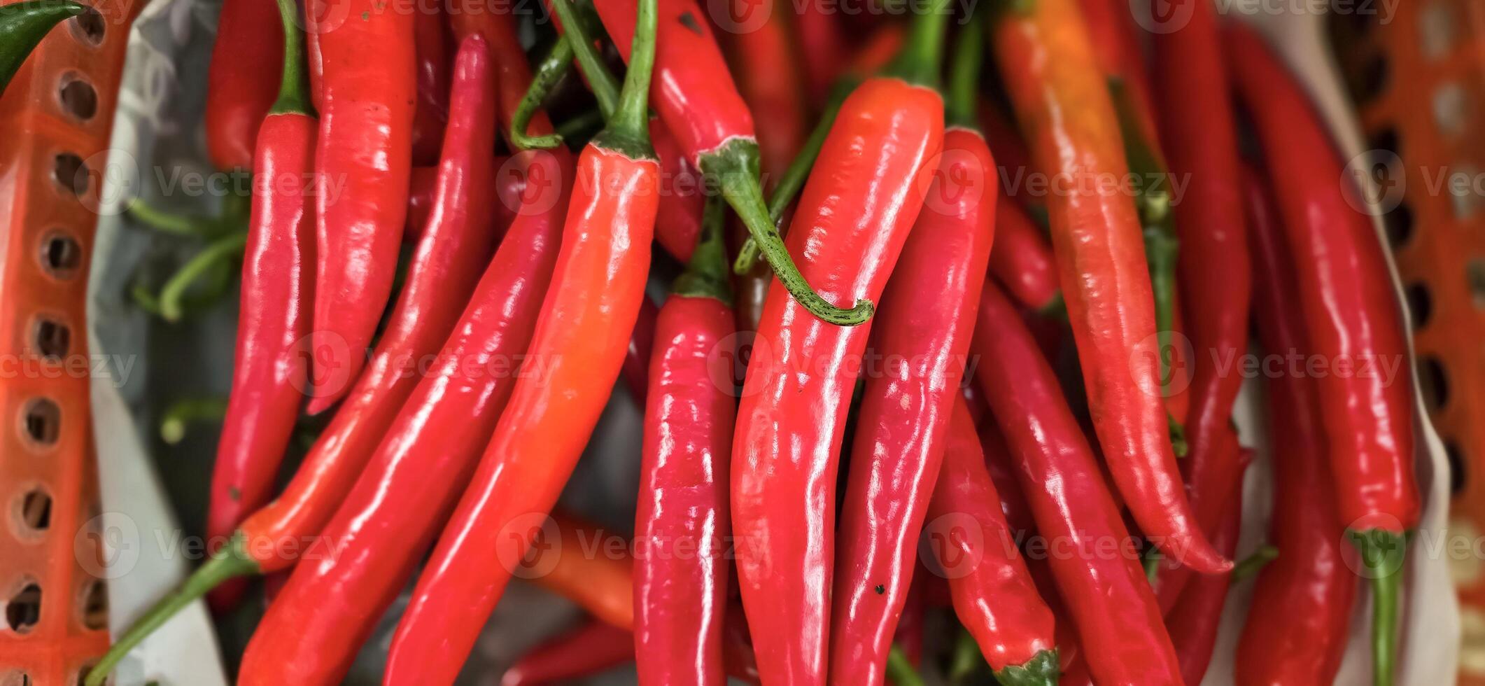 Red hot chilli peppers texture background, close up, A backdrop of Red hot chilli peppers, Street vegetable market, Group of Red hot chilli peppers photo