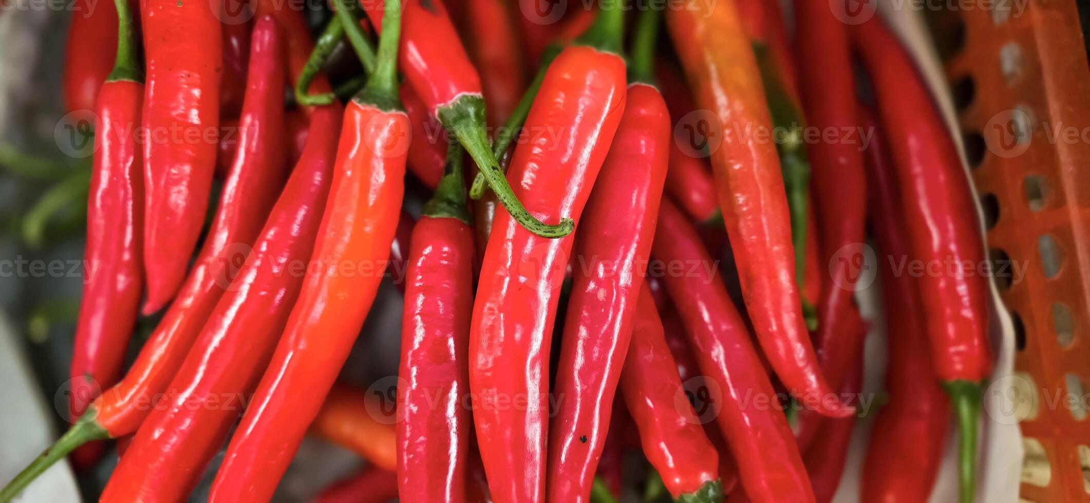 Red hot chilli peppers texture background, close up, A backdrop of Red hot chilli peppers, Street vegetable market, Group of Red hot chilli peppers photo