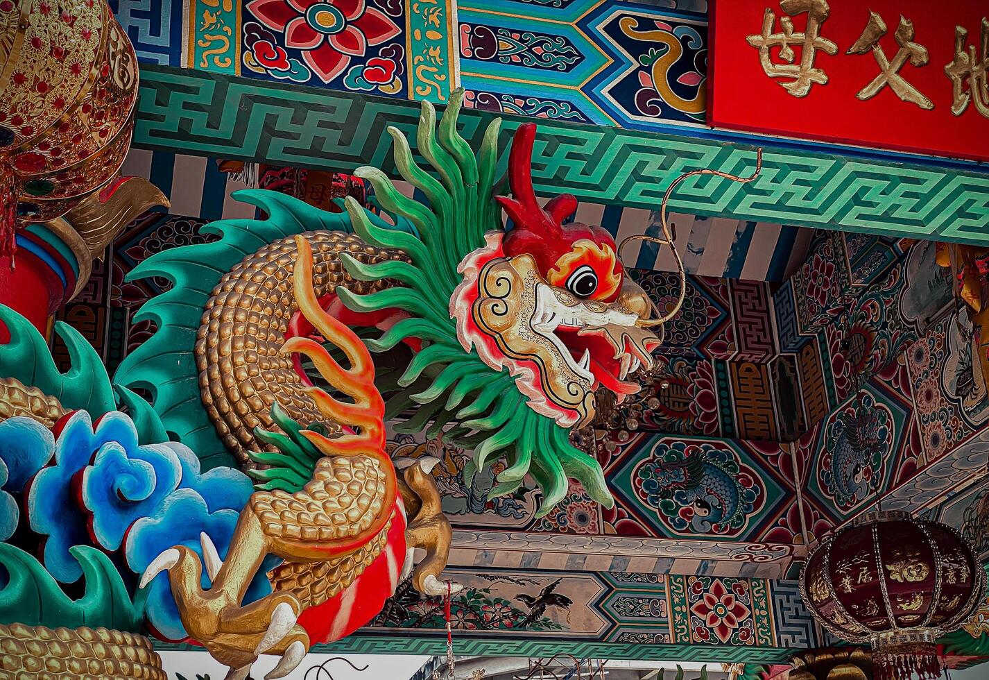 Dragon statue, dragon symbol, dragon Chinese, is a beautiful Thai and Chinese architecture of shrine, temple. A symbol of good luck and prosperity during the Chinese New Year celebrations. photo