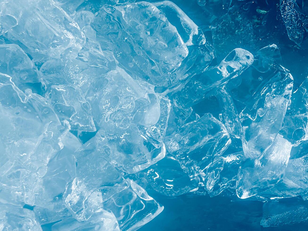 icecubes background,icecubes texture,icecubes wallpaper,ice helps to feel refreshed and cool water from the icecubes helps the water refresh your life and feel good.ice drinks for refreshment business photo