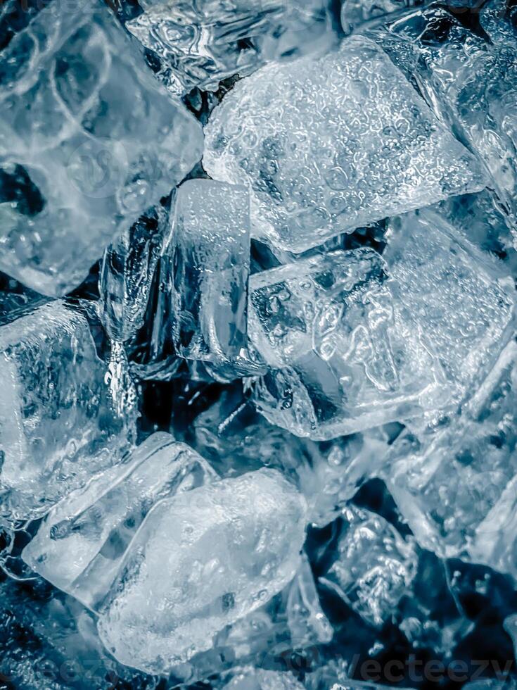 icecubes background,icecubes texture,icecubes wallpaper,ice helps to feel refreshed and cool water from the icecubes helps the water refresh your life and feel good.ice drinks for refreshment business photo