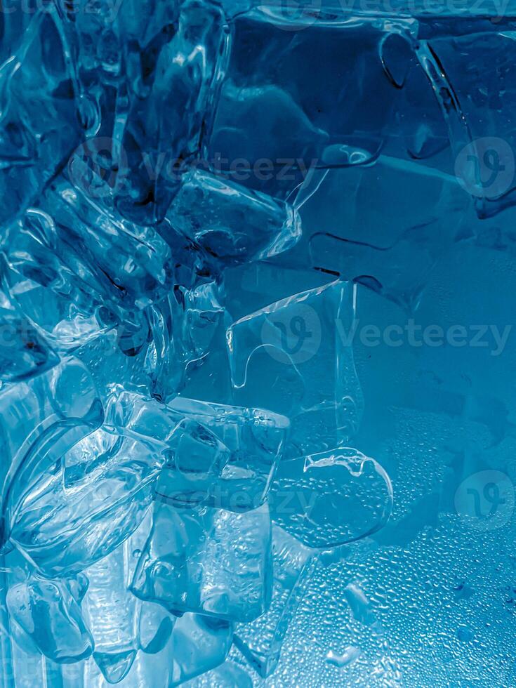 icecubes background,icecubes texture,icecubes wallpaper,ice helps to feel refreshed and cool water from the icecubes helps the water refresh your life and feel good.ice drinks for refreshment business photo