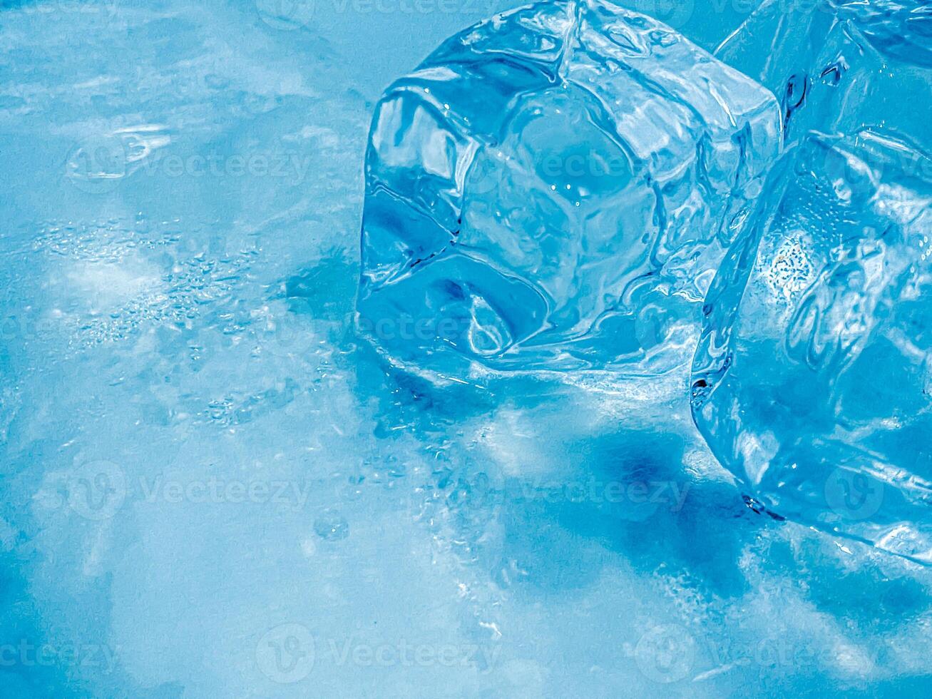 icecubes background,icecubes texture,icecubes wallpaper,ice helps to feel refreshed and cool water from the icecubes helps the water refresh your life and feel good.ice drinks for refreshment business photo