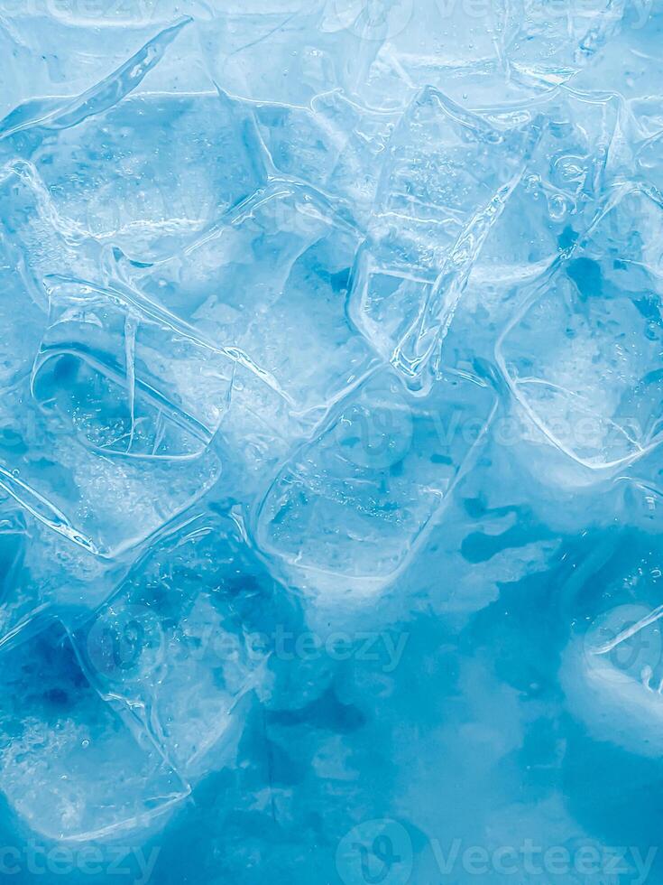 icecubes background,icecubes texture,icecubes wallpaper,ice helps to feel refreshed and cool water from the icecubes helps the water refresh your life and feel good.ice drinks for refreshment business photo