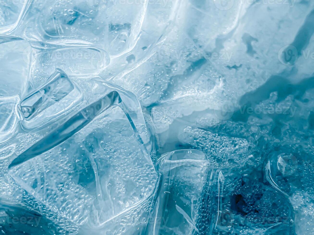icecubes background,icecubes texture,icecubes wallpaper,ice helps to feel refreshed and cool water from the icecubes helps the water refresh your life and feel good.ice drinks for refreshment business photo