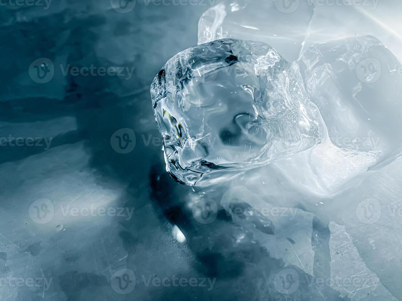icecubes background,icecubes texture,icecubes wallpaper,ice helps to feel refreshed and cool water from the icecubes helps the water refresh your life and feel good.ice drinks for refreshment business photo