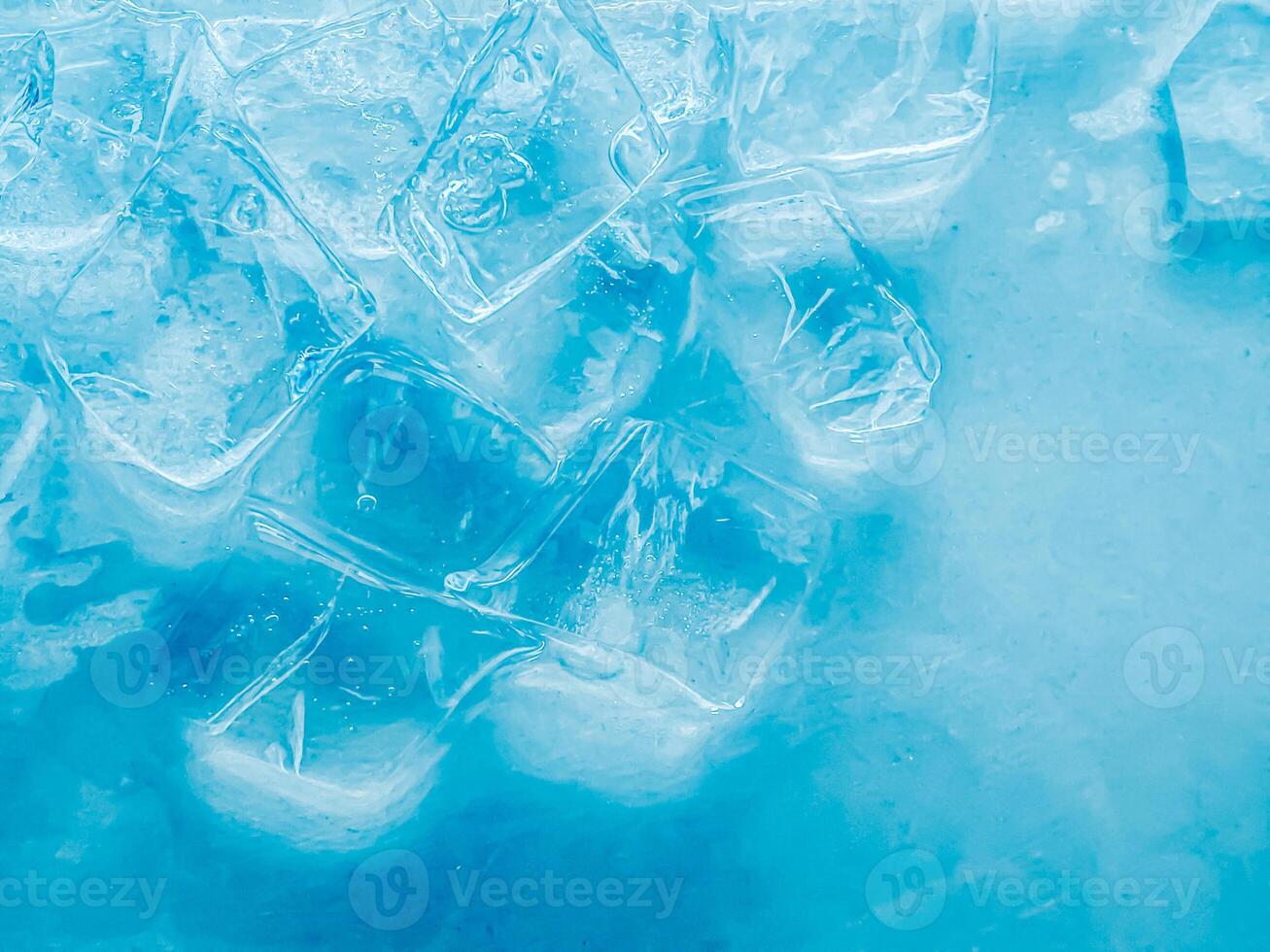 icecubes background,icecubes texture,icecubes wallpaper,ice helps to feel refreshed and cool water from the icecubes helps the water refresh your life and feel good.ice drinks for refreshment business photo