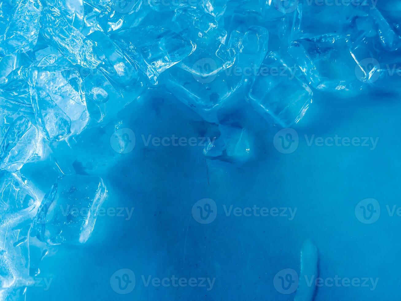 icecubes background,icecubes texture,icecubes wallpaper,ice helps to feel refreshed and cool water from the icecubes helps the water refresh your life and feel good.ice drinks for refreshment business photo