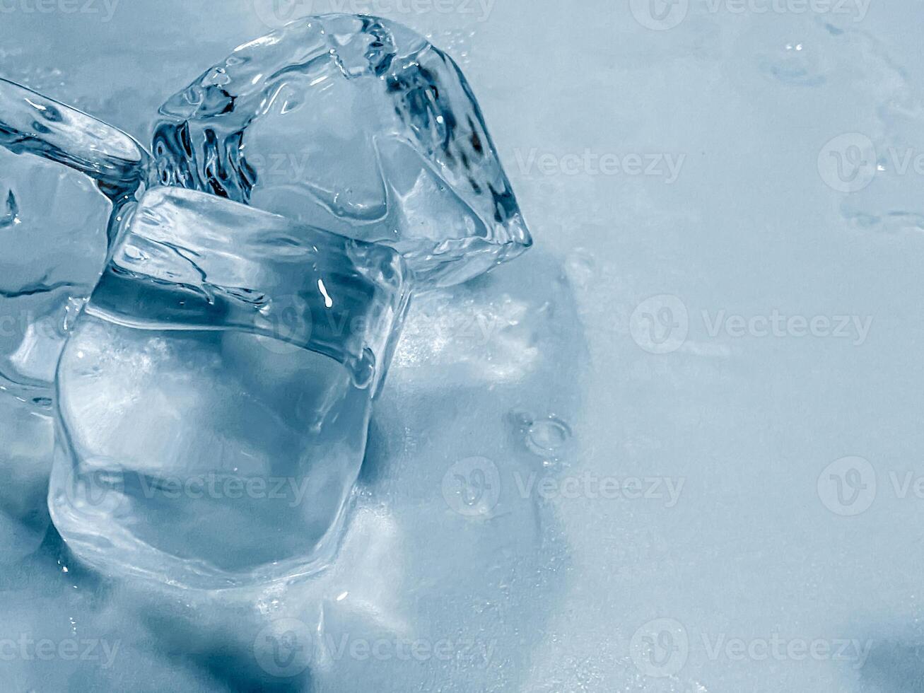 icecubes background,icecubes texture,icecubes wallpaper,ice helps to feel refreshed and cool water from the icecubes helps the water refresh your life and feel good.ice drinks for refreshment business photo