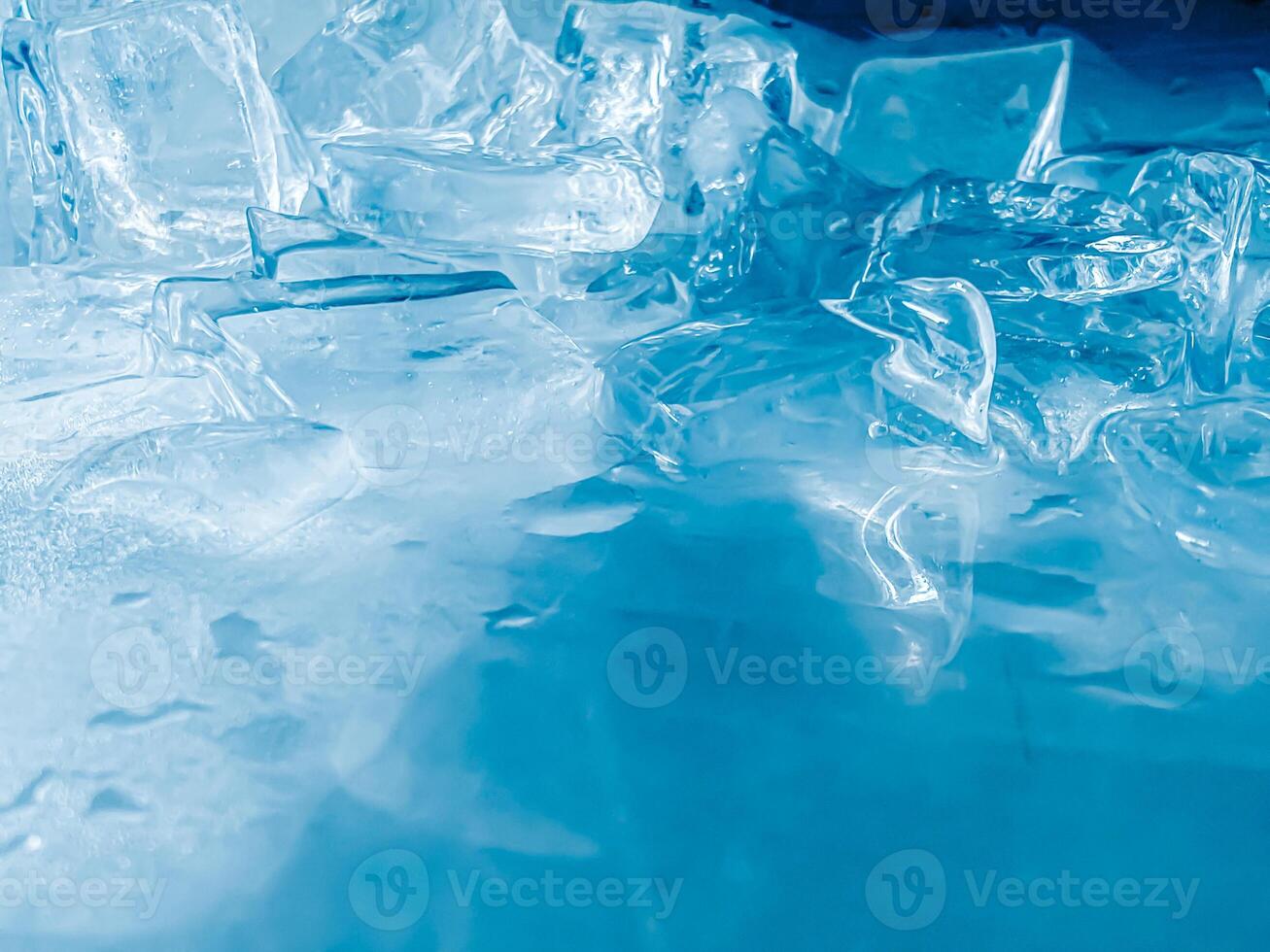 icecubes background,icecubes texture,icecubes wallpaper,ice helps to feel refreshed and cool water from the icecubes helps the water refresh your life and feel good.ice drinks for refreshment business photo