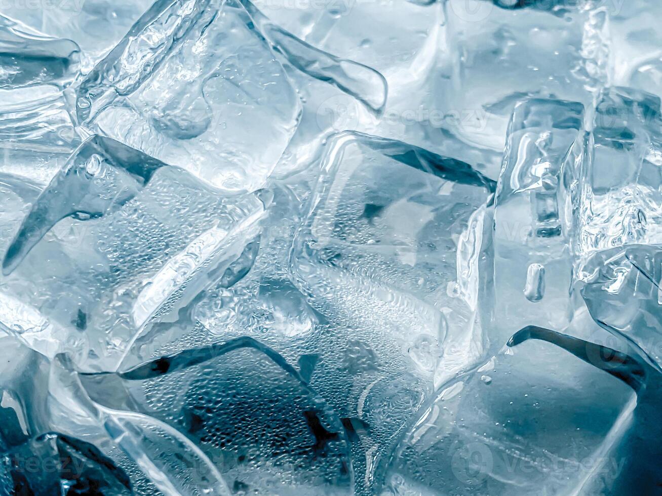 icecubes background,icecubes texture,icecubes wallpaper,ice helps to feel refreshed and cool water from the icecubes helps the water refresh your life and feel good.ice drinks for refreshment business photo