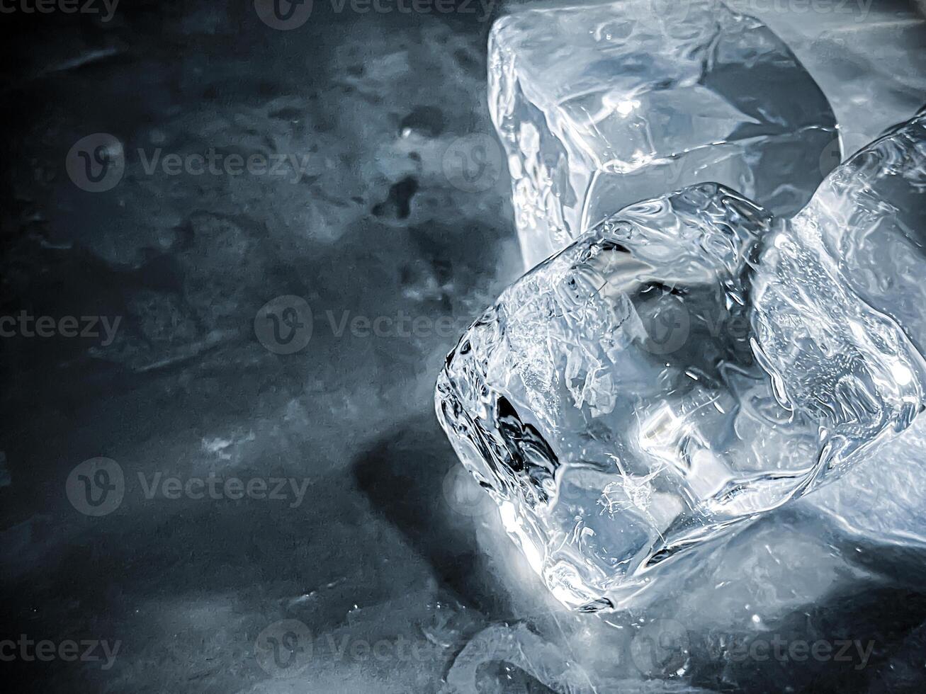 icecubes background,icecubes texture,icecubes wallpaper,ice helps to feel refreshed and cool water from the icecubes helps the water refresh your life and feel good.ice drinks for refreshment business photo