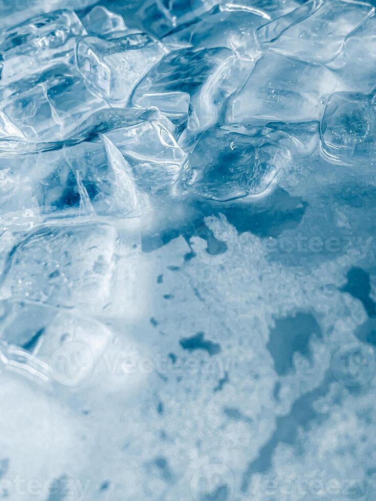 icecubes background,icecubes texture,icecubes wallpaper,ice helps to feel refreshed and cool water from the icecubes helps the water refresh your life and feel good.ice drinks for refreshment business photo