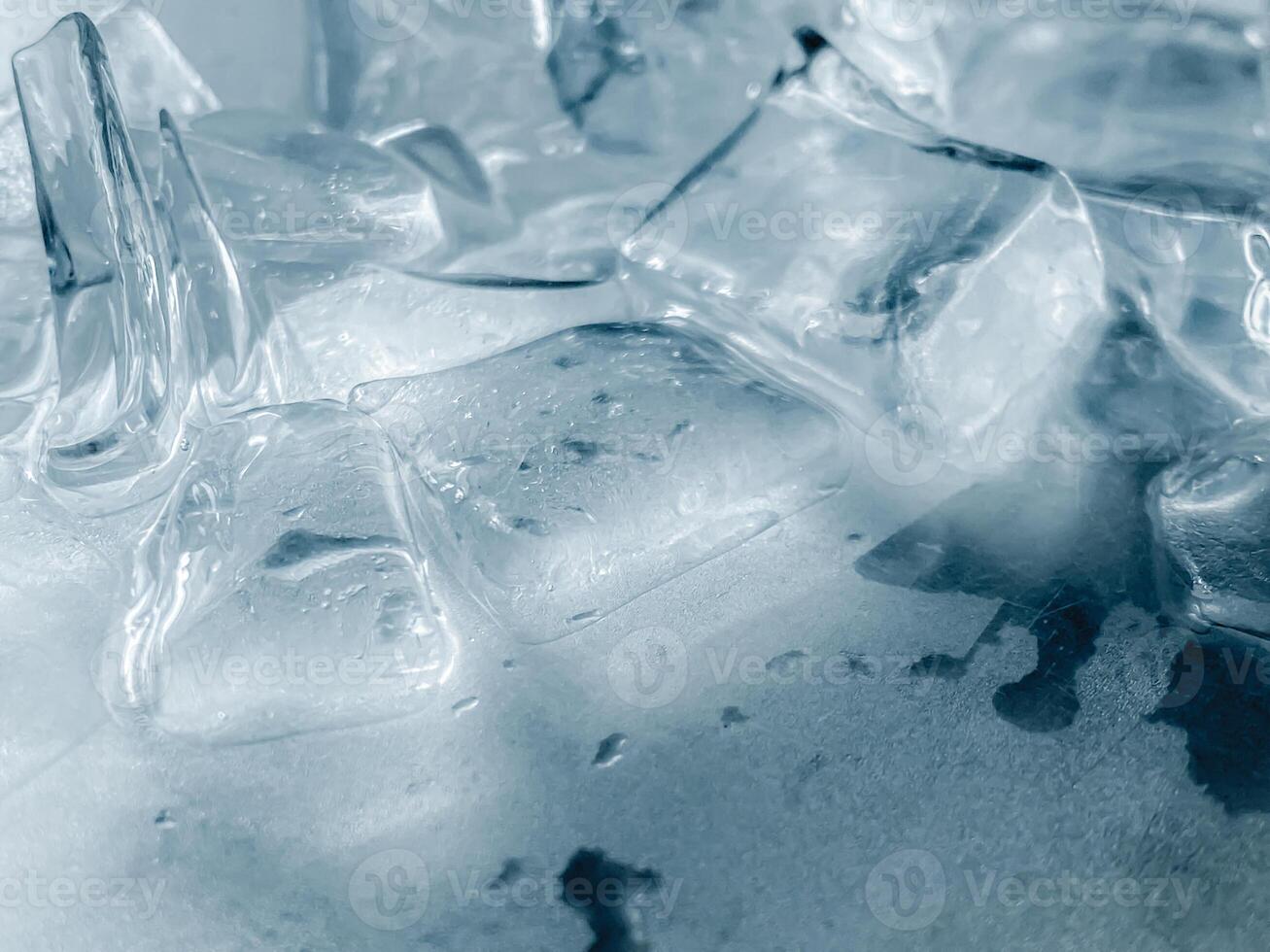 icecubes background,icecubes texture,icecubes wallpaper,ice helps to feel refreshed and cool water from the icecubes helps the water refresh your life and feel good.ice drinks for refreshment business photo