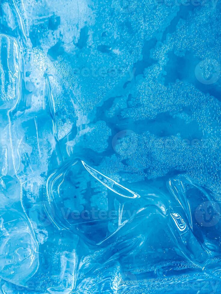 icecubes background,icecubes texture,icecubes wallpaper,ice helps to feel refreshed and cool water from the icecubes helps the water refresh your life and feel good.ice drinks for refreshment business photo