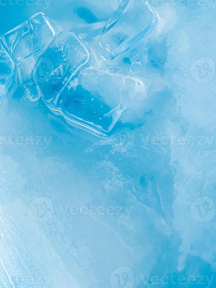 icecubes background,icecubes texture,icecubes wallpaper,ice helps to feel refreshed and cool water from the icecubes helps the water refresh your life and feel good.ice drinks for refreshment business photo