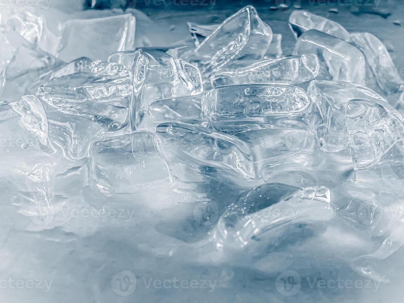 icecubes background,icecubes texture,icecubes wallpaper,ice helps to feel refreshed and cool water from the icecubes helps the water refresh your life and feel good.ice drinks for refreshment business photo
