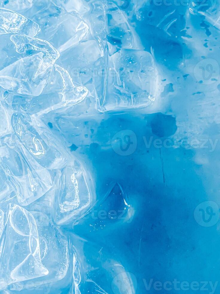 icecubes background,icecubes texture,icecubes wallpaper,ice helps to feel refreshed and cool water from the icecubes helps the water refresh your life and feel good.ice drinks for refreshment business photo