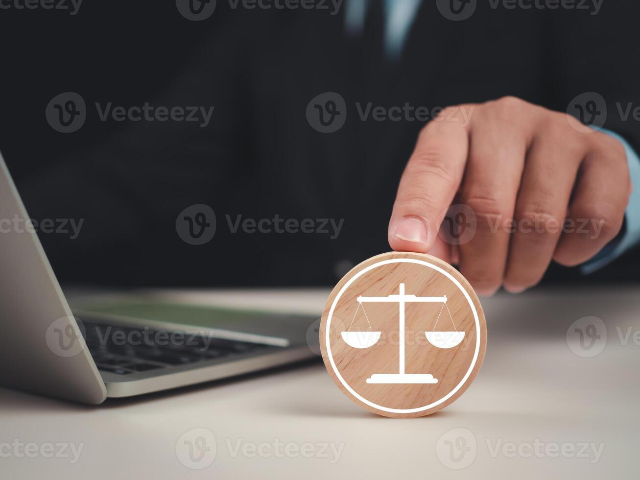 Businessman pointing at circular piece of wood with a scale mark for business legal advice, Labor law, Legal advice business concept, Lawyer icon, Lawyer background, Signing of joint ventures. photo