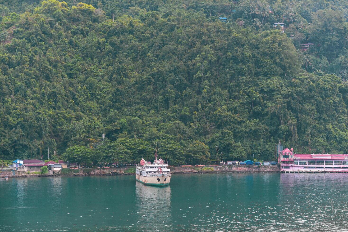 a large body of water photo