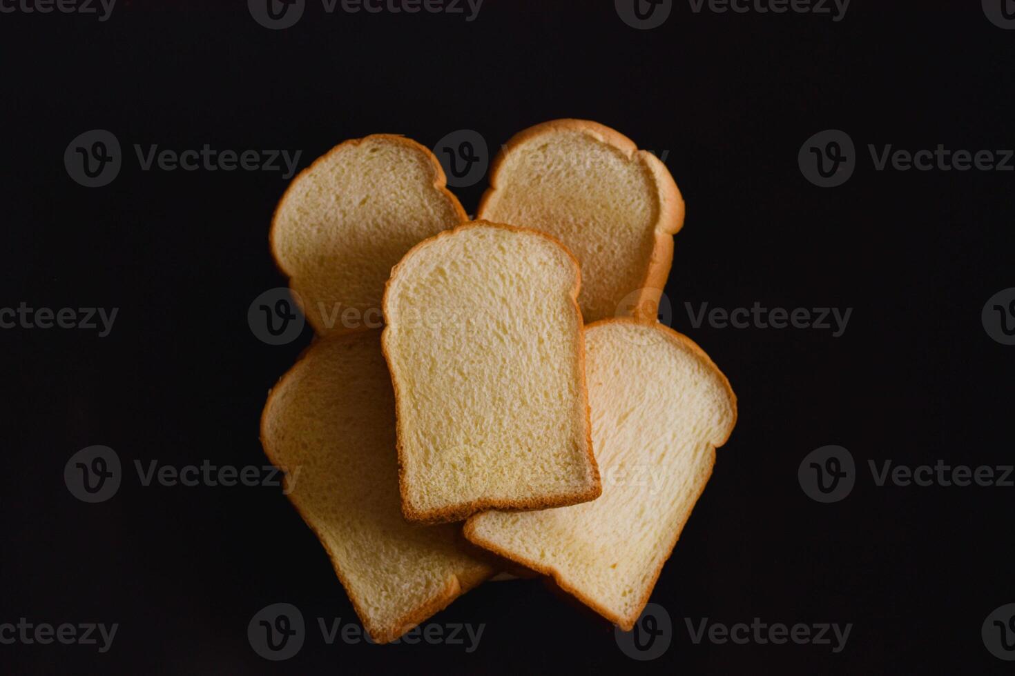 Fresh bread in the morning with soft sunlight from the oven Bakery products, Fragrant crispy bread Morning fresh bread, Bread on the shelf. photo