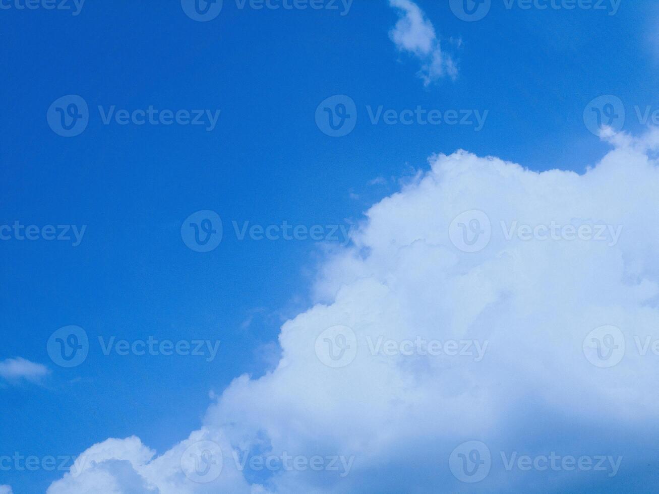 white cloud and blue sky photo