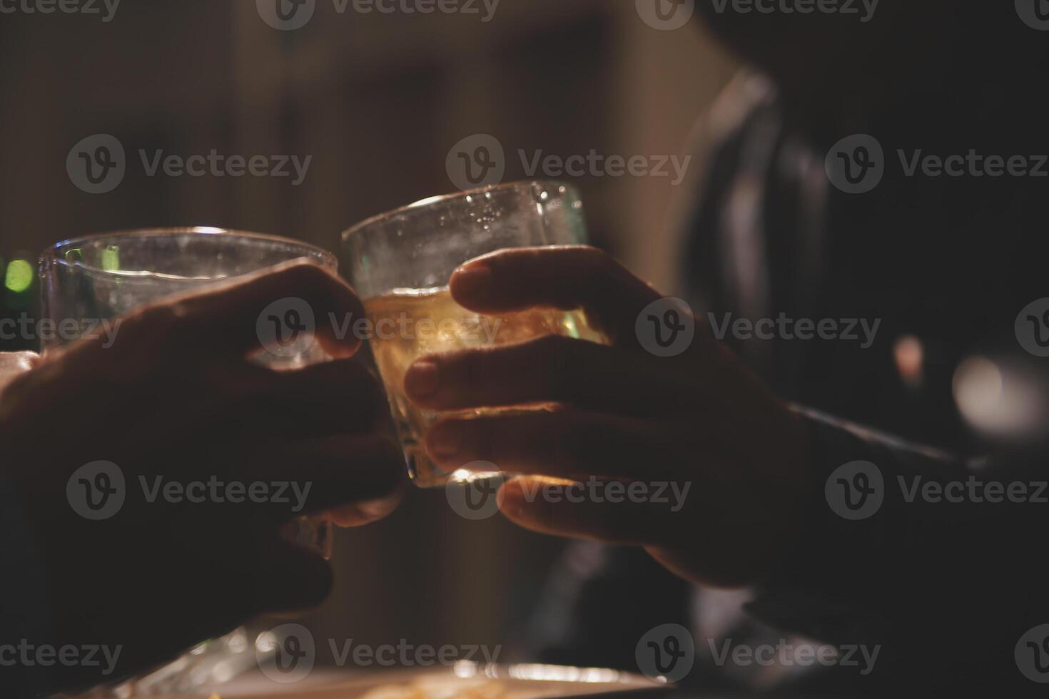 Celebration night, pour whiskey into a glass. Give to friends who come to celebrate photo