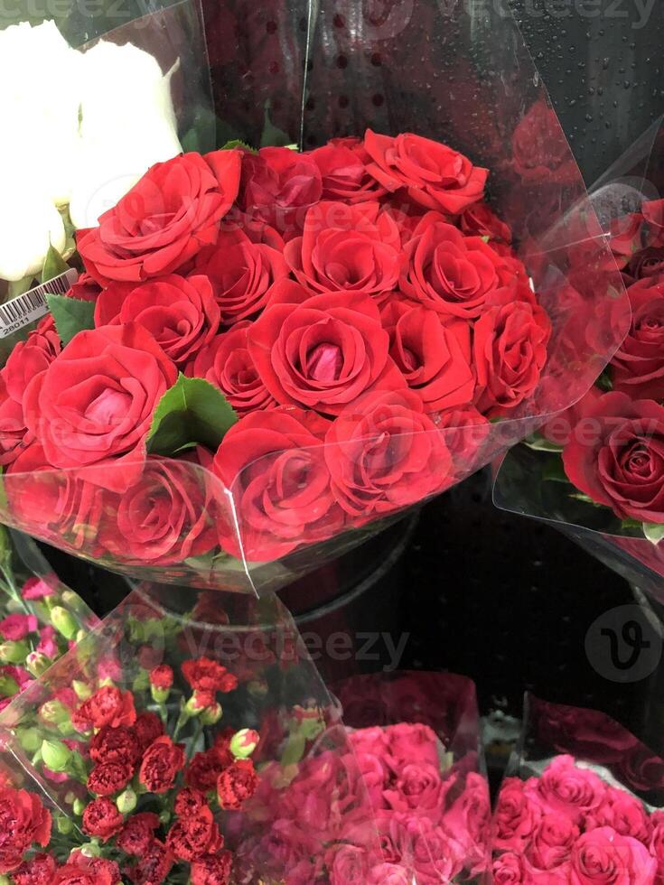 bouquet of roses pink and red photo