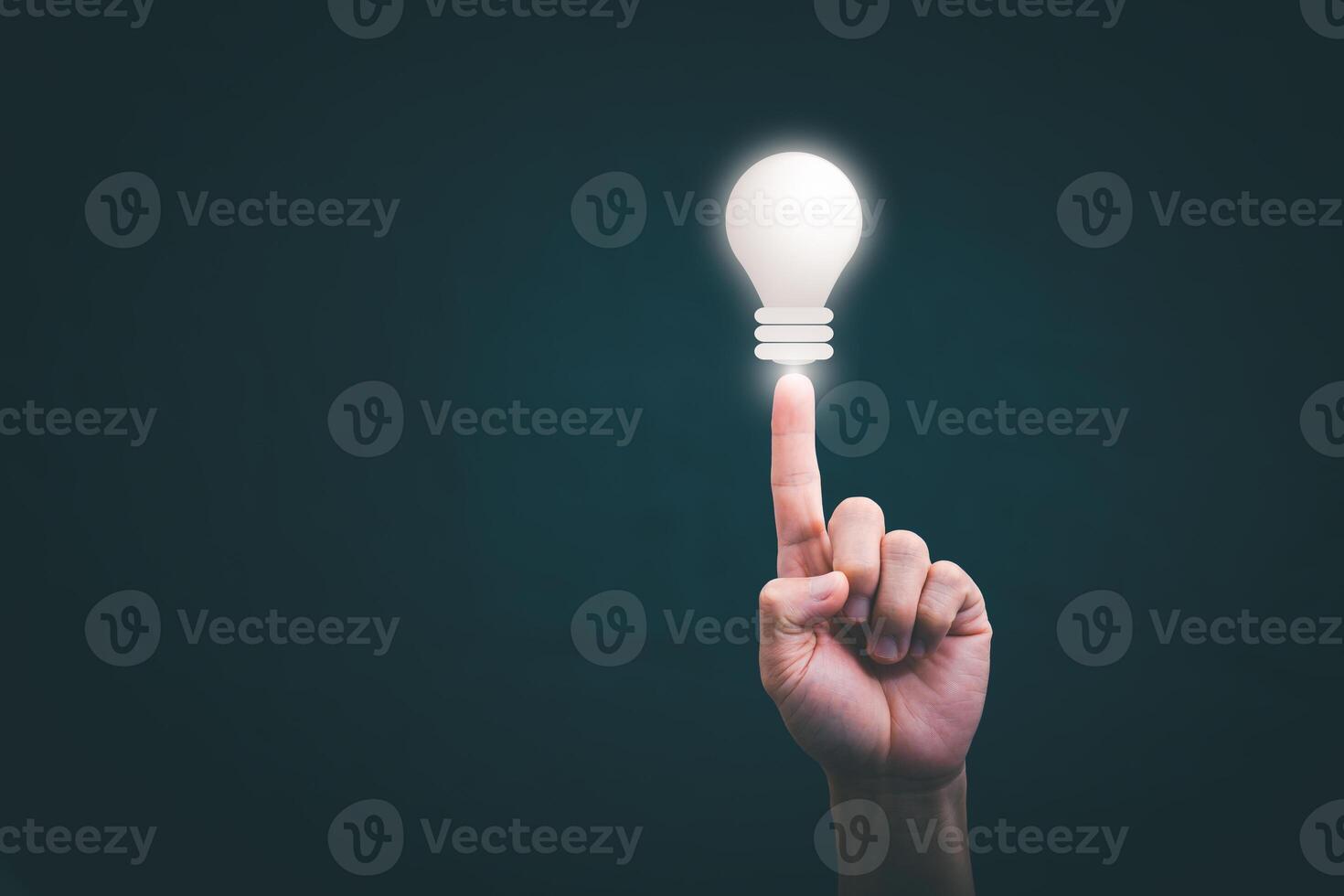 Individuals use creative ideas after being inspired by searching for information on the internet, ideas, management, and digital transformation. internet of things, big data, big data, data search photo