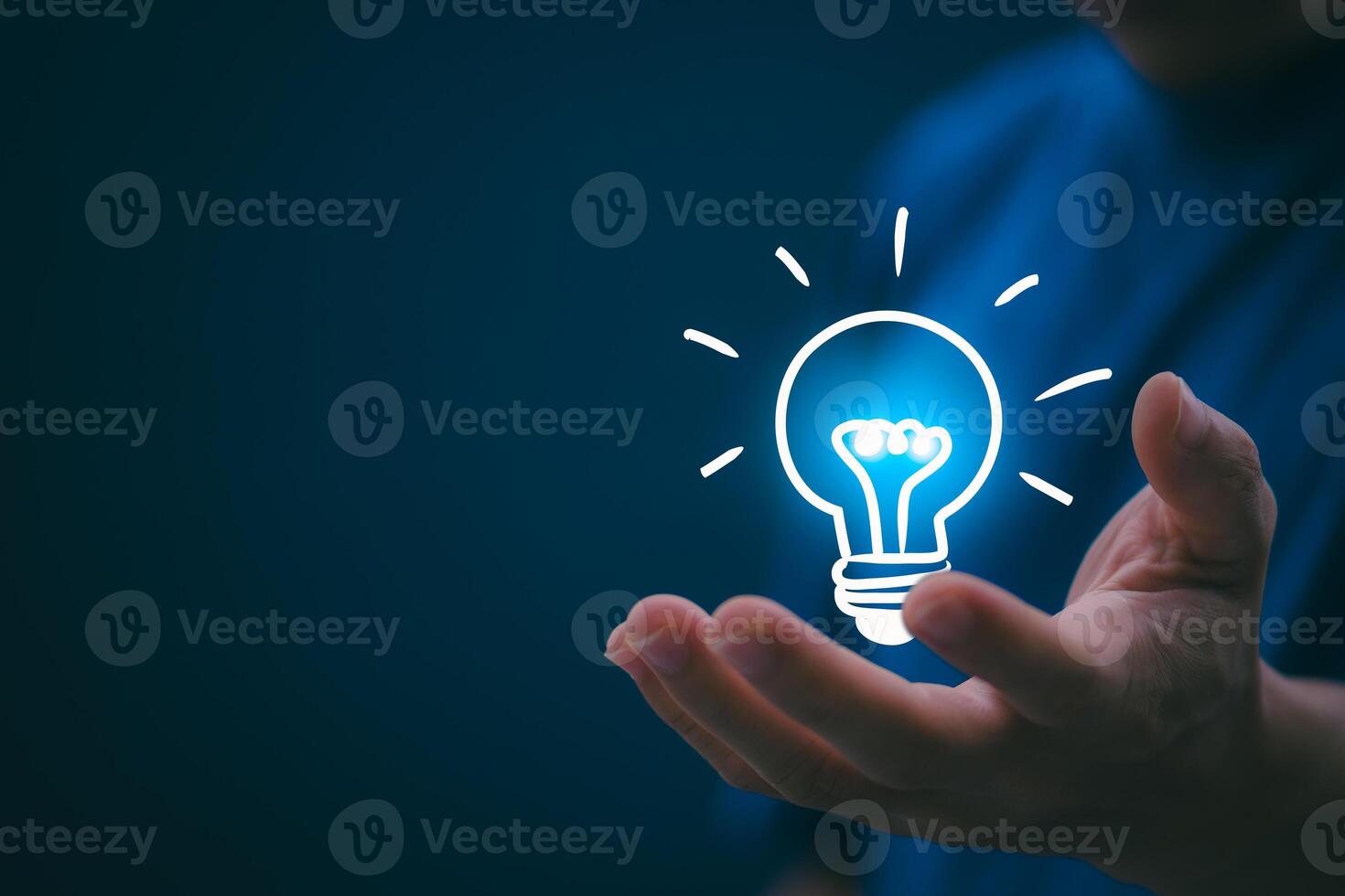 Individuals use creative ideas after being inspired by searching for information on the internet, ideas, management, and digital transformation. internet of things, big data, big data, data search photo