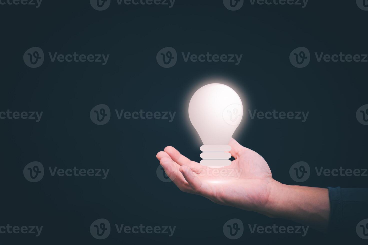 Individuals use creative ideas after being inspired by searching for information on the internet, ideas, management, and digital transformation. internet of things, big data, big data, data search photo
