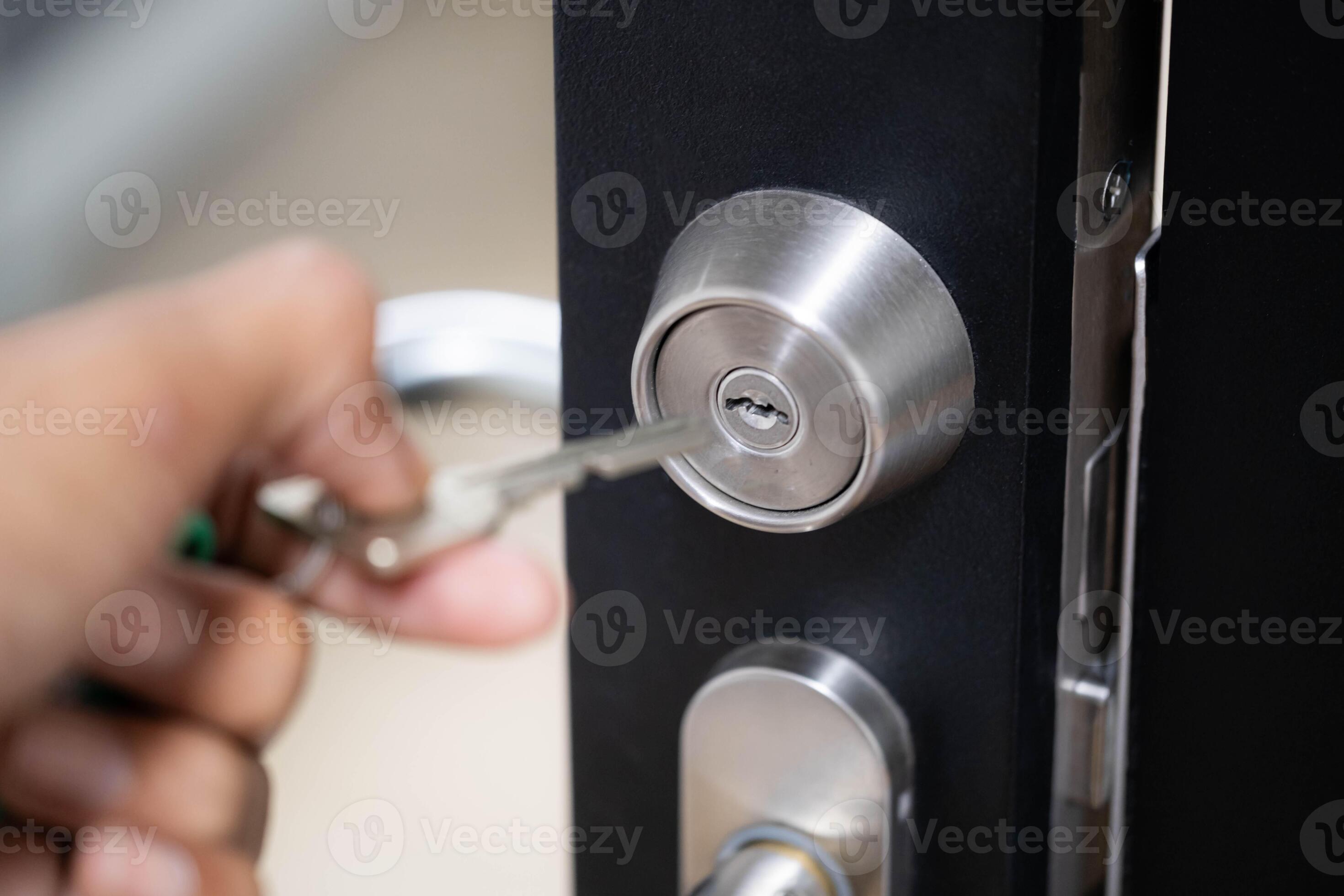 Hand Inserting Key into Door Lock 46779584 Stock Photo at Vecteezy