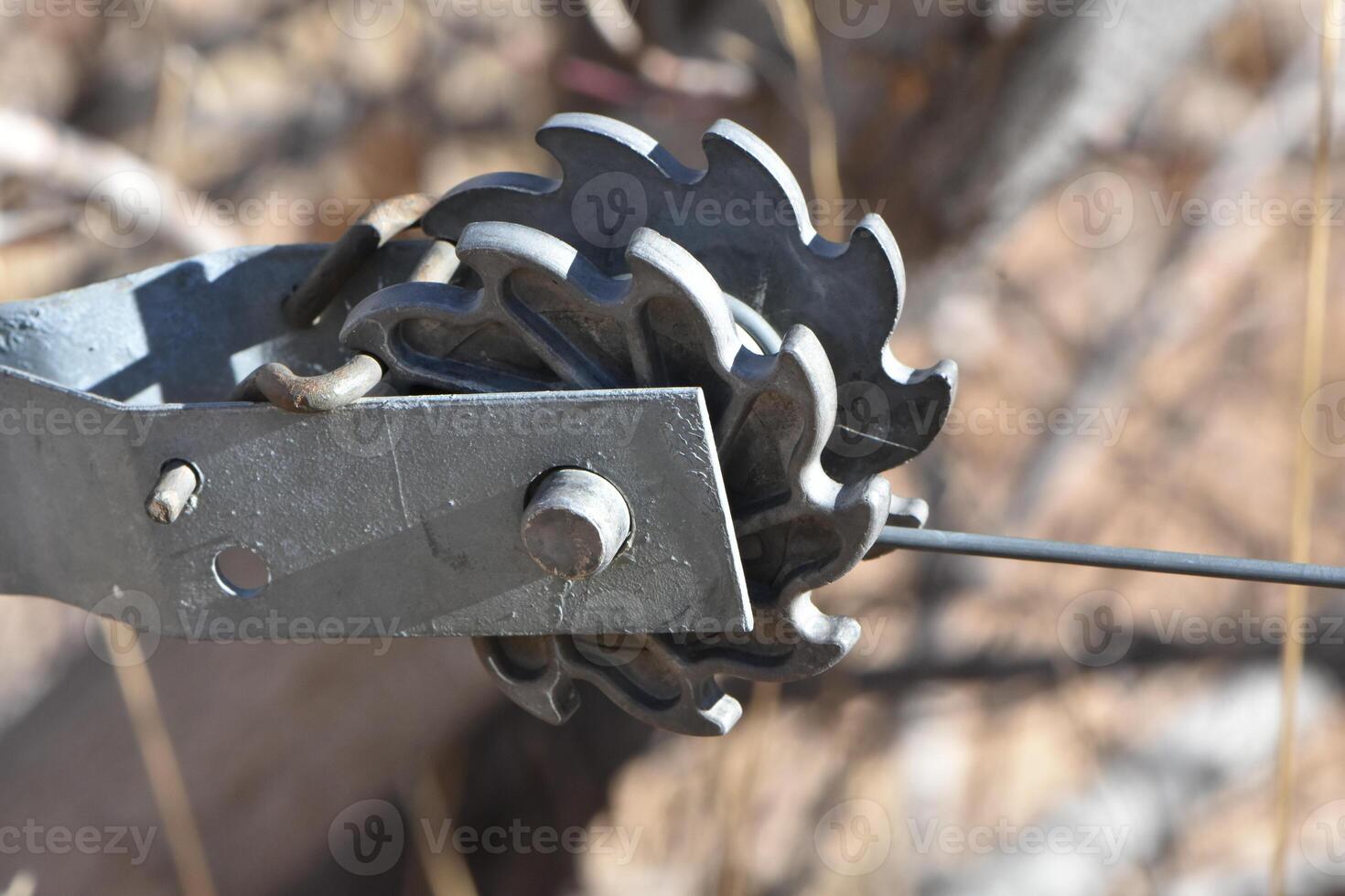 Fence Wire Strainer, Fence Tensioner, Wire Ratchet Tightener for Farm Fence photo