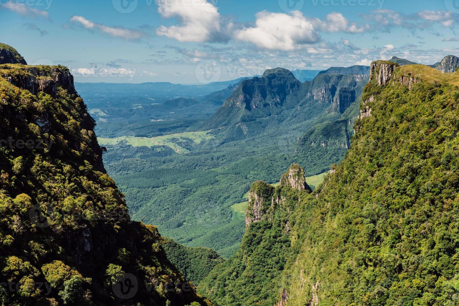 Canyon with rocks, tree and sunlight in Urubici, Santa Catarina, Brazil. photo