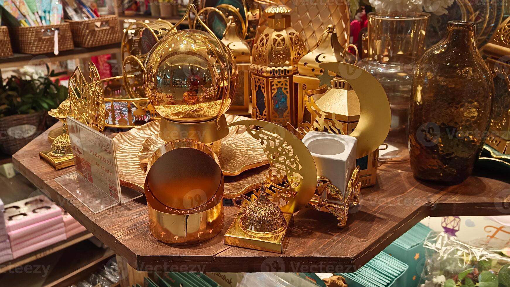 Decorating lighting accessories and displays for the Ramadan theme photo