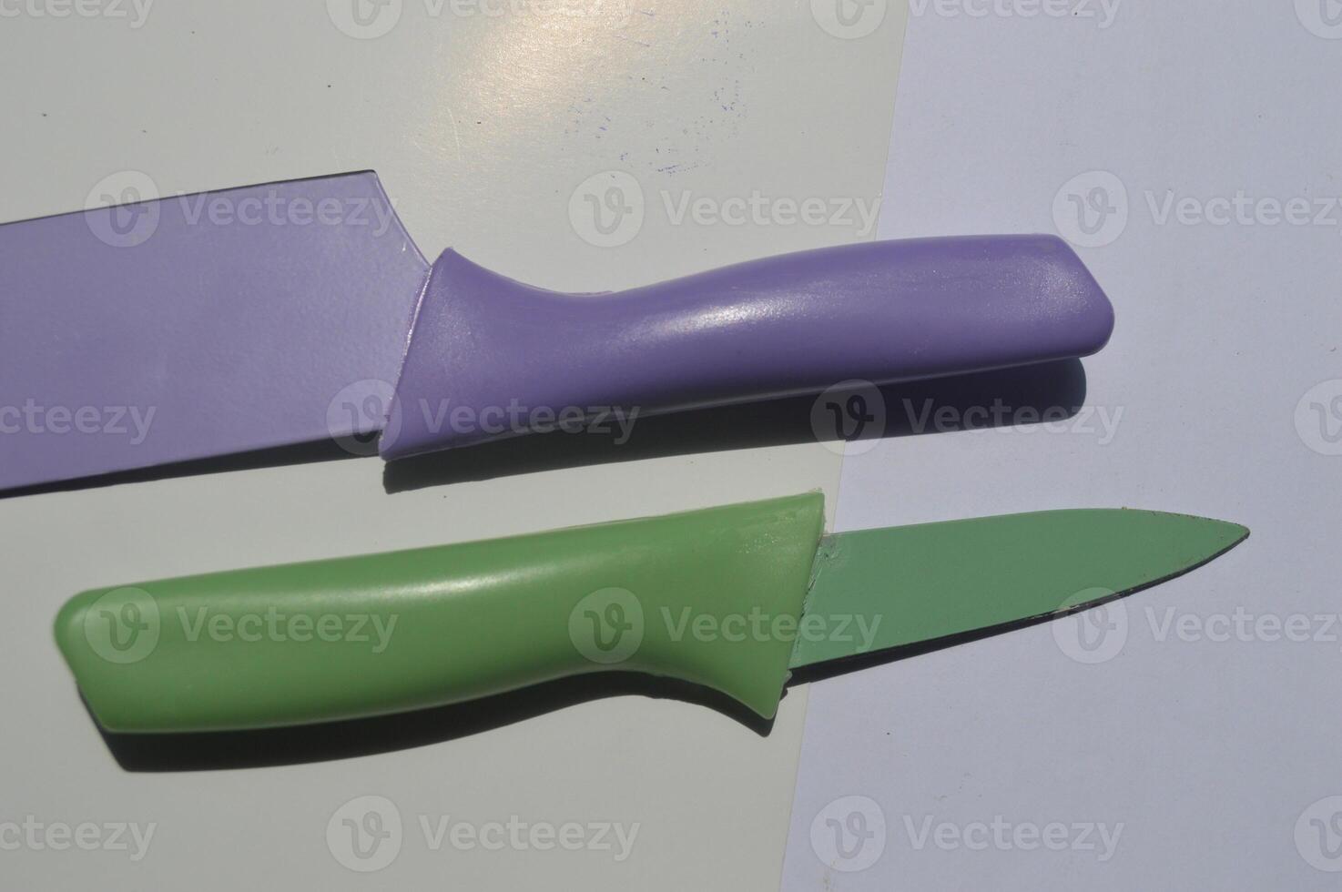 sharp kitchen knives used for cooking, knife set of various shapes and uses put together on a white background photo
