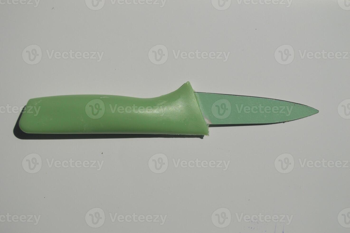 sharp kitchen knives used for cooking, knife set of various shapes and uses put together on a white background photo