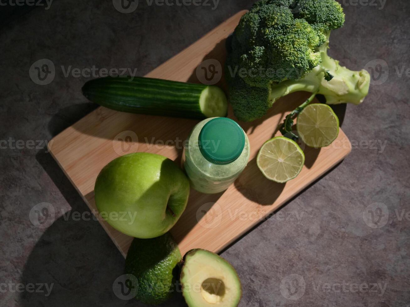 Green smoothie in bottle with avocado, lime, broccoli, apple, cucumber. Perfect smoothie for detox, health, and wellness content. smoothie ingredients for vibrant, nutritious lifestyle. photo