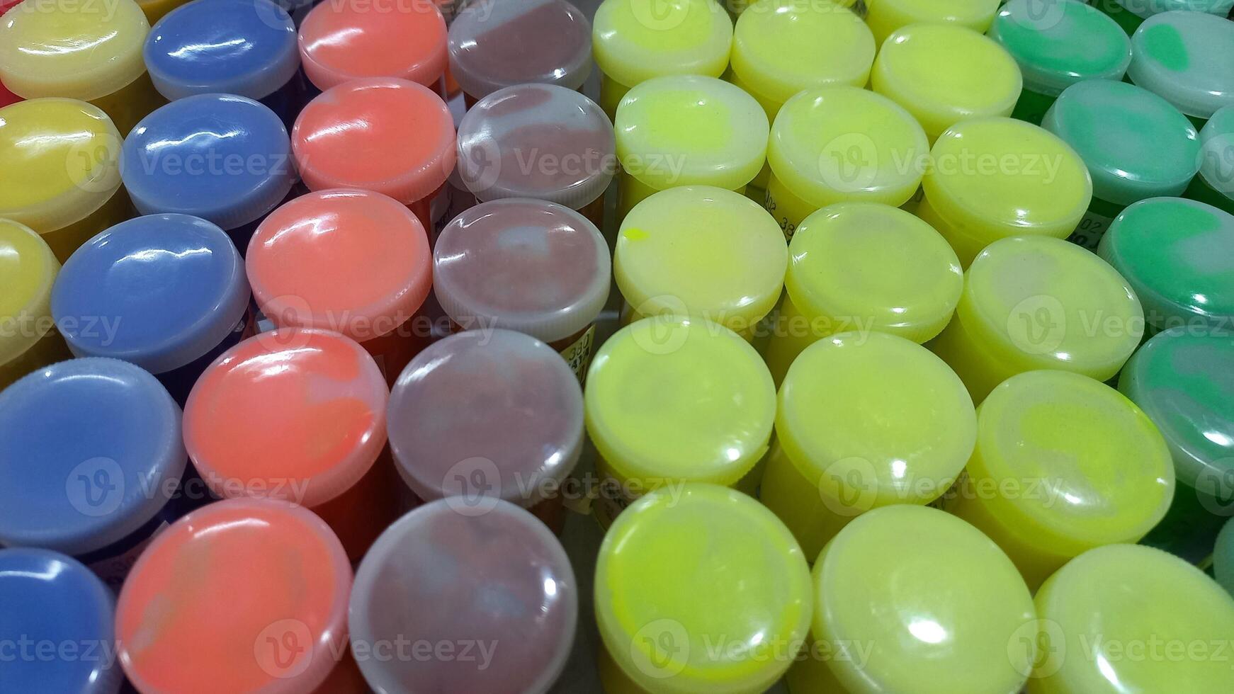 Colorful bottle caps are suitable for the background photo