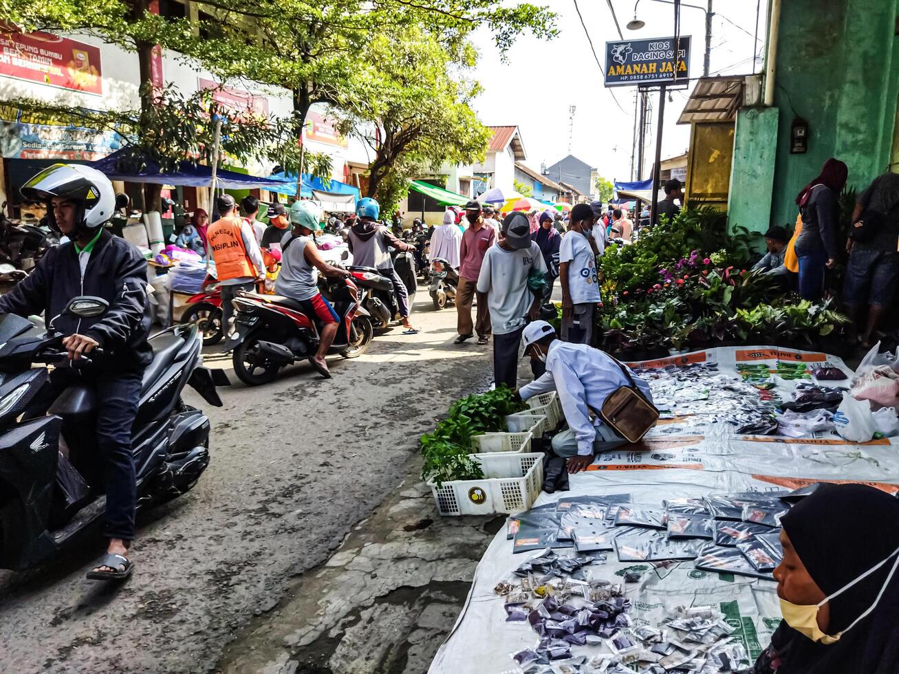 Bekonang, Central Java, Indonesia - April 9, 2023. Transactions between sellers and buyers at the traditional market in the morning. Kliwonan is a traditional market in the Bekonang area, Sukoharjo. photo