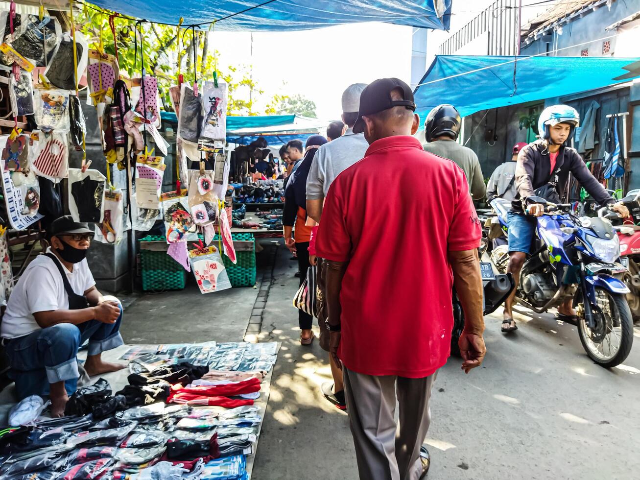 Bekonang, Central Java, Indonesia - April 9, 2023. Transactions between sellers and buyers at the traditional market in the morning. Kliwonan is a traditional market in the Bekonang area, Sukoharjo. photo