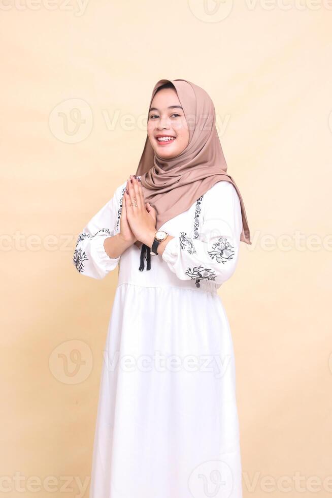 Portrait of a beautiful young Asian Muslim woman wearing a cheerful right-slanted hijab posing to welcome Ramadan and Eid. for advertising, content, banners and Ramadan photo
