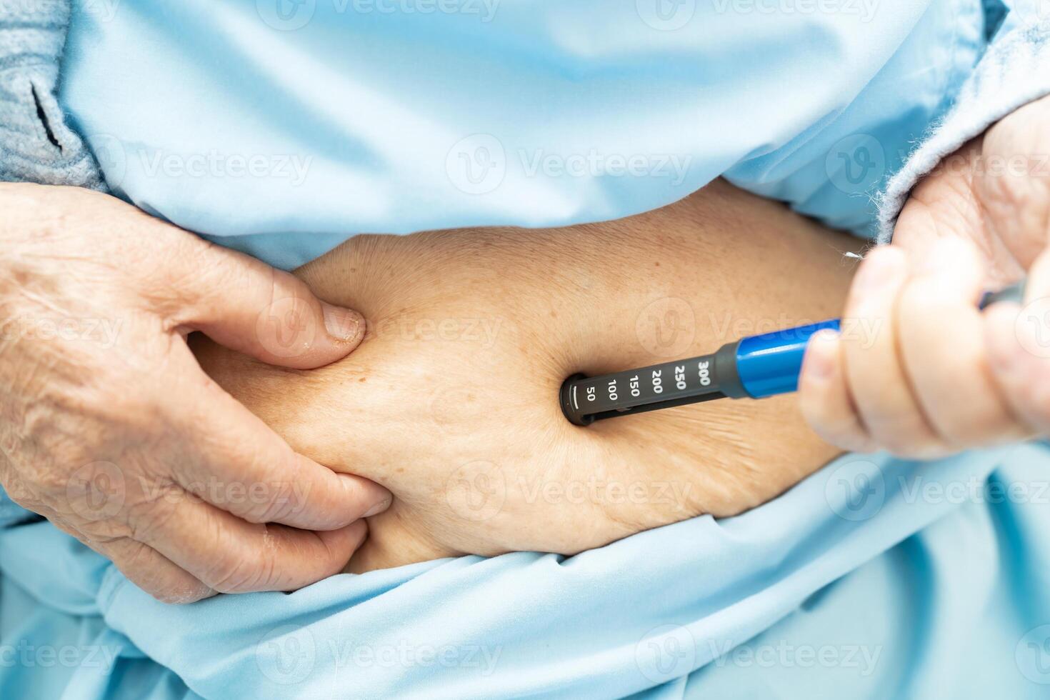 Senior woman patient injecting insulin for treat diabetes. photo