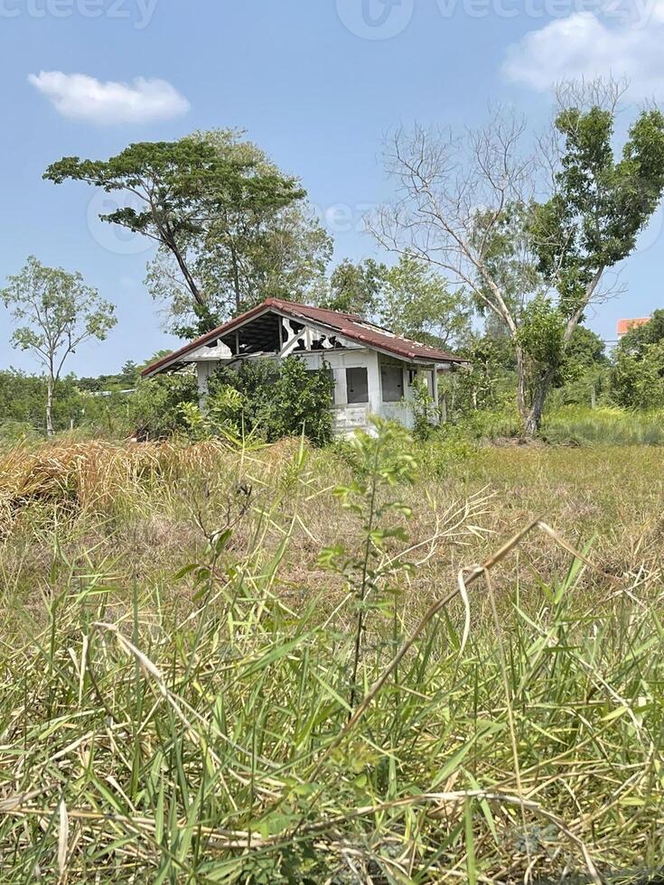 abandonado hogar en país Tailandia foto